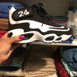 1 pair of men shoes Allen iverson Reebok size 7.5